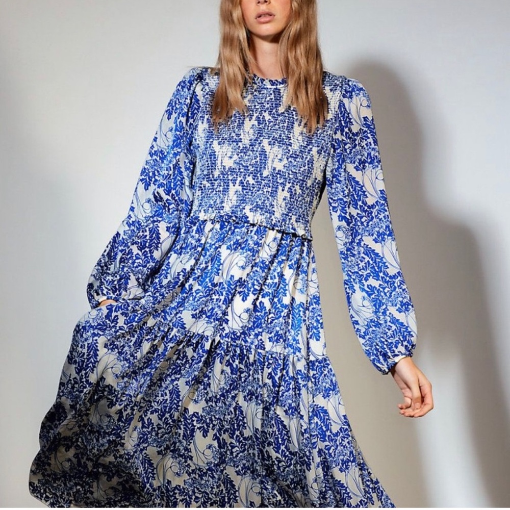 Aritzia Wilfred Le Fou Alegre Dress in blu and white floral pattern, size S